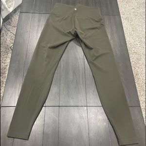 Size 8 Lululemon army green Wunder Under Luxtreme fabric